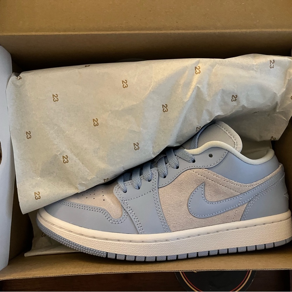 {Air Jordan} 1 Low Aluminum Blue